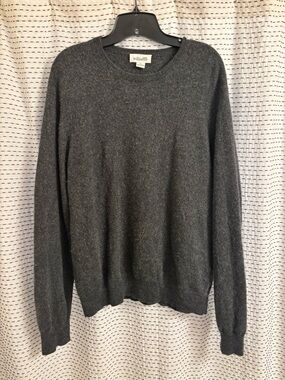 100% Cashmere Classic Crewneck Sweater in Dark Gray